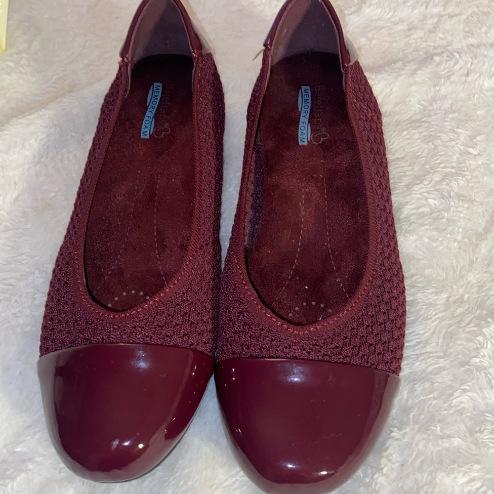 Woman’s Bare Traps Memory Foam Slide Ons Size 91/2 - image 1